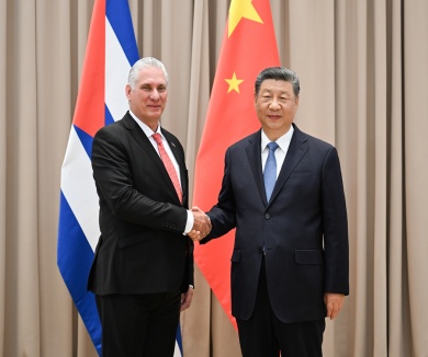 习近平会见古巴国家主席