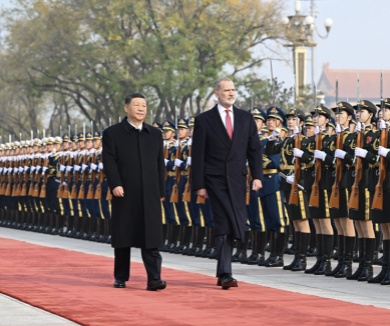 习近平举行仪式欢迎西班牙国王访华