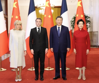 习近平举行仪式欢迎法国总统访华
