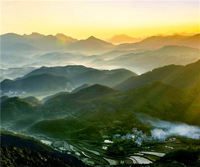 探秘地下空间 深谷谜云