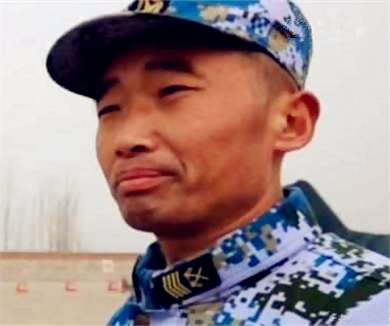 顶天立地的兵 王爱辉：艺高人“胆小”