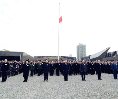 南京市拉响防空警报_向死难者默哀