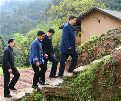 习近平主持召开解决“两不愁三保障”突出问题座谈会 