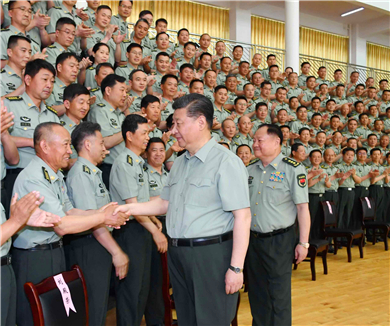 习近平视察陆军步兵学院