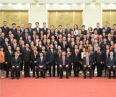 习近平会见第九届“人民满意的公务员”受表彰代表