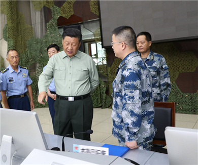 习近平视察空军某基地