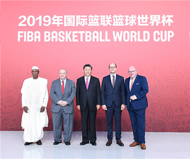 习近平会见国际篮联主席