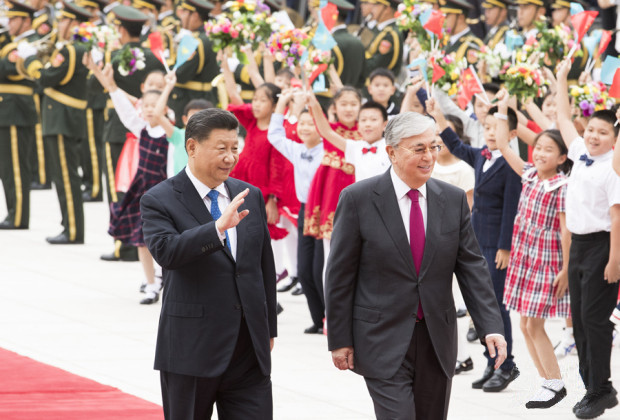 习近平举行仪式欢迎哈萨克斯坦总统访华