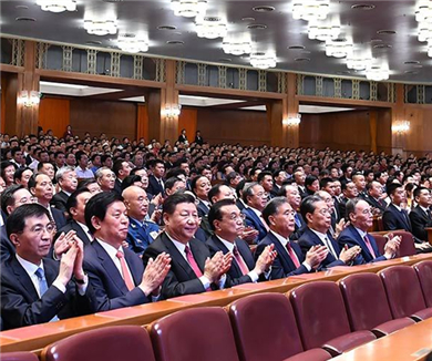 习近平出席中华人民共和国成立70周年大型文艺晚会