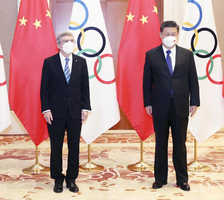 习近平会见国际奥委会主席