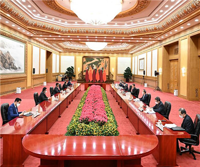 习近平会见卡塔尔埃米尔