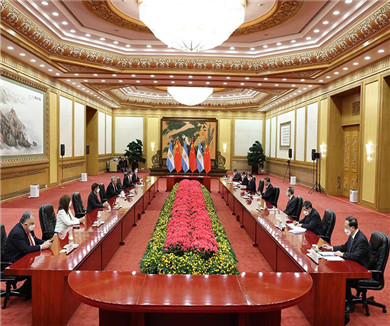 习近平会见阿根廷总统