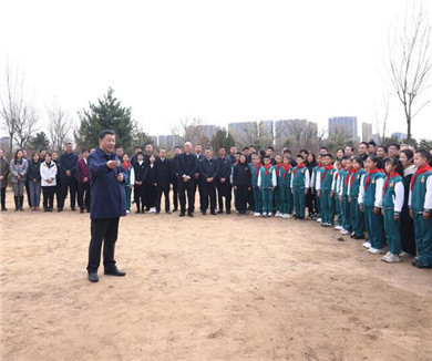 习近平参加首都义务植树活动