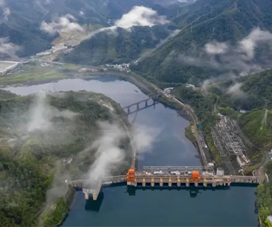 新安江水电站我国第一座自行设计建设的大型水力发电站