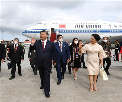 习近平抵达巴厘岛出席二十国集团领导人第十七次峰会