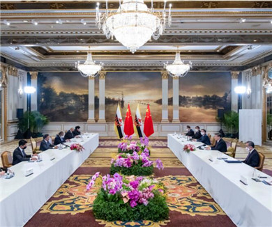 习近平会见文莱苏丹
