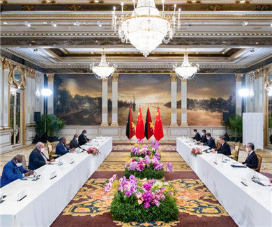 习近平会见巴布亚新几内亚总理	