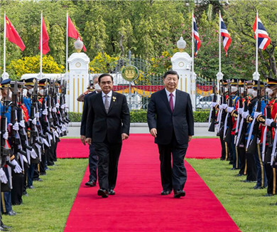 习近平同泰国总理举行会谈