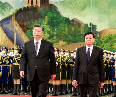 习近平举行仪式欢迎老挝国家主席访华
