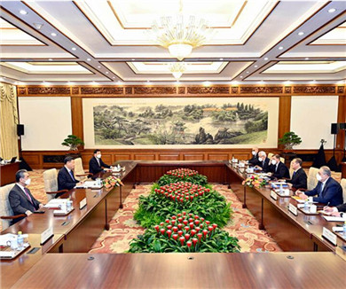 习近平会见俄罗斯统一俄罗斯党主席