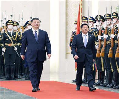 习近平举行仪式欢迎菲律宾总统访华