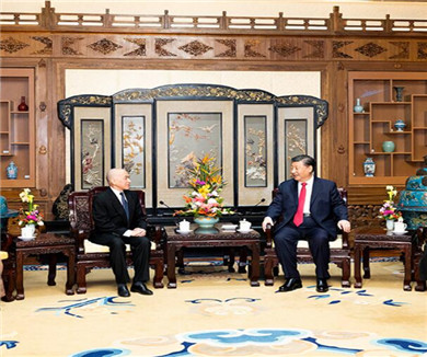 习近平夫妇会见柬埔寨国王和太后
