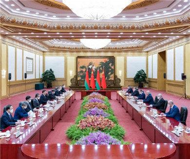 习近平同白俄罗斯总统举行会谈