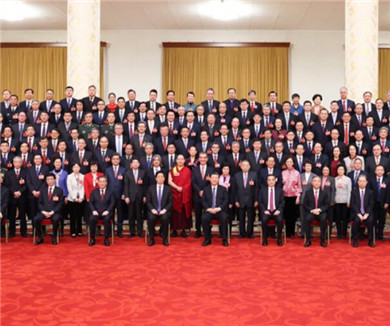 全国政协十四届一次会议闭幕