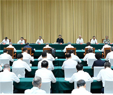 习近平在听取新疆维吾尔自治区党委工作汇报时强调