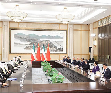 习近平会见科威特王储