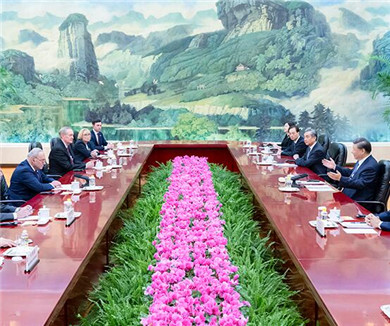 习近平会见美国国会参议院多数党领袖一行