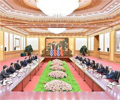 习近平同乌拉圭总统会谈