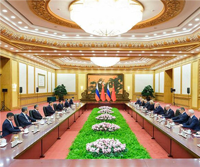 习近平会见俄罗斯总理