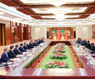 习近平会见喀麦隆总统