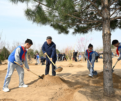 习近平参加首都义务植树