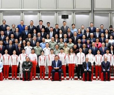 习近平接见全国群众体育先进单位、先进个人代表和全国体育系统先进集体、先进个人代表